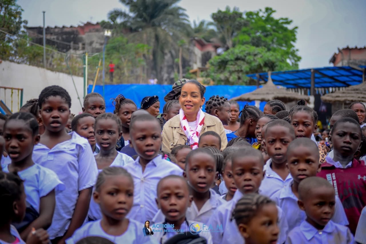 Remise de Kits scolaires à Maluku